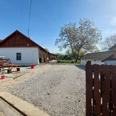Trinity Vendeghaz Abadszalok Villa Buitenkant foto
