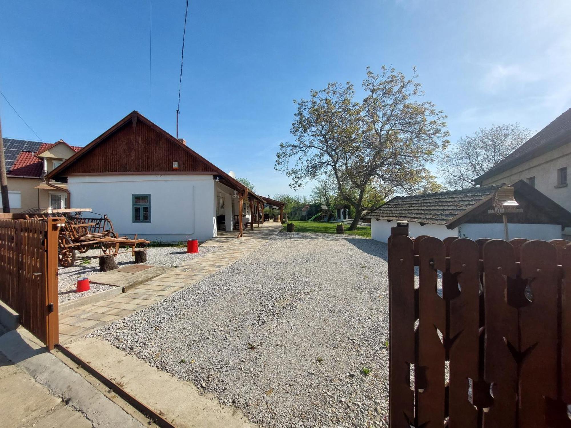 Trinity Vendeghaz Abadszalok Villa Buitenkant foto